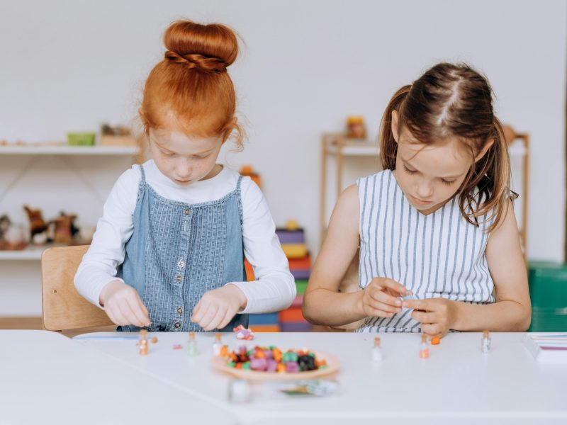 Wskazówki dla rodziców - zabawy manualne dla dzieci